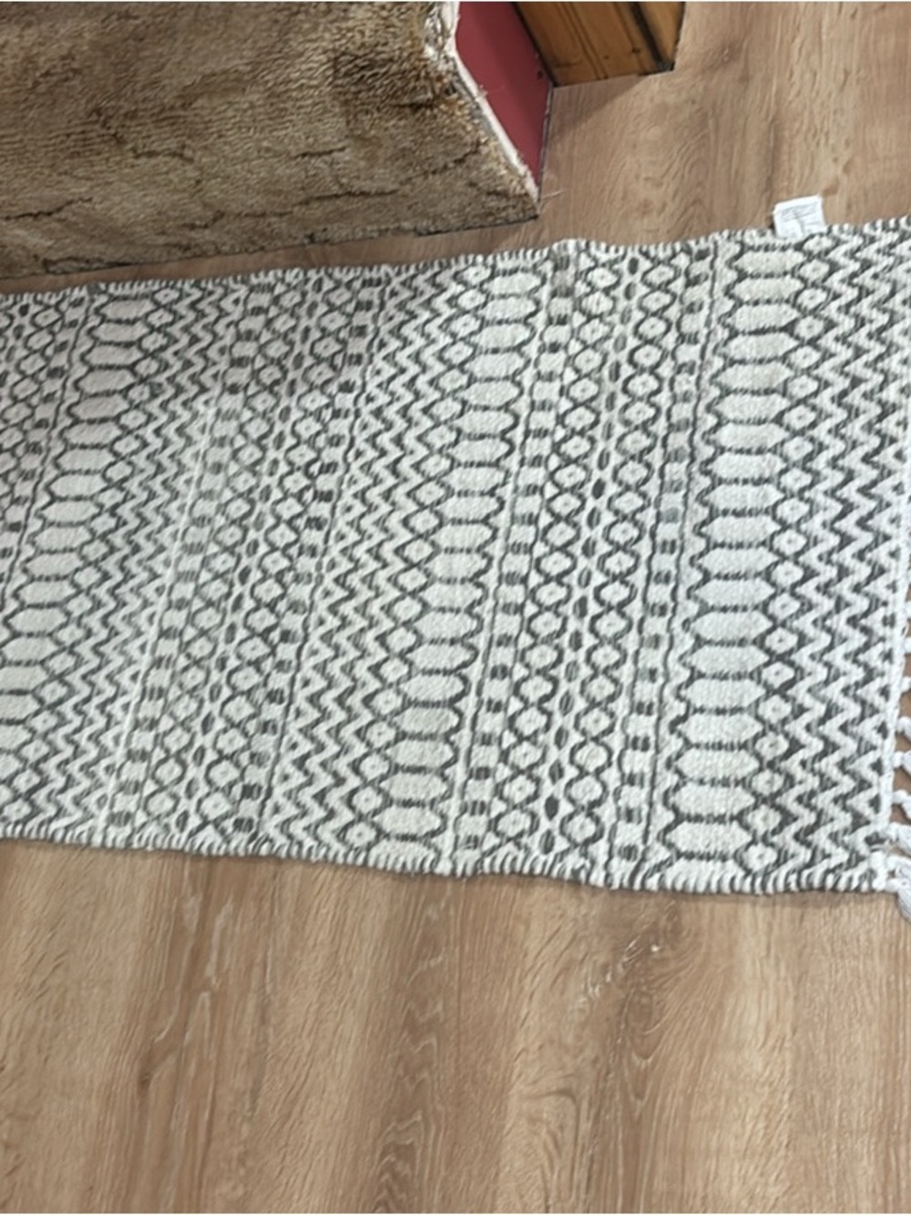 Handwoven Gray and White Patterned Home Accent Rug - Brand Unlisted